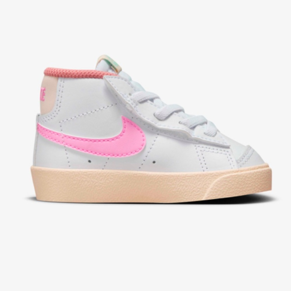 Nike Blazer Mid '77 - White and Pink